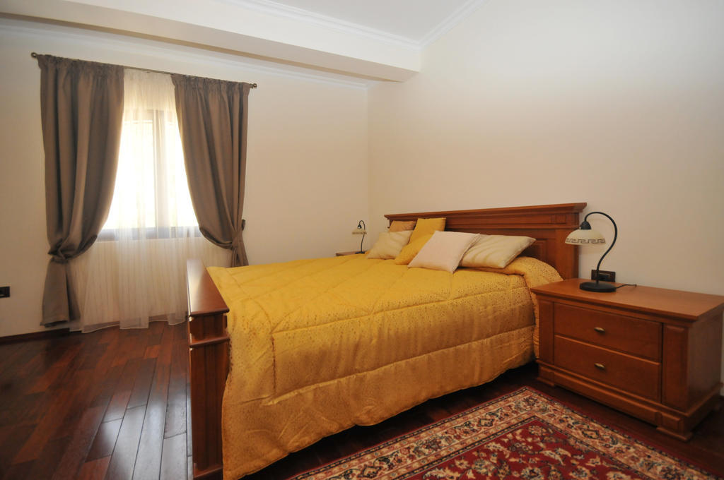 St.George Apartments Petrovac Buitenkant foto