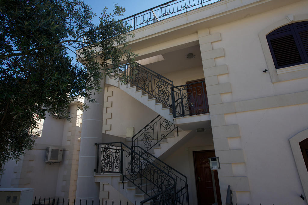 St.George Apartments Petrovac Buitenkant foto