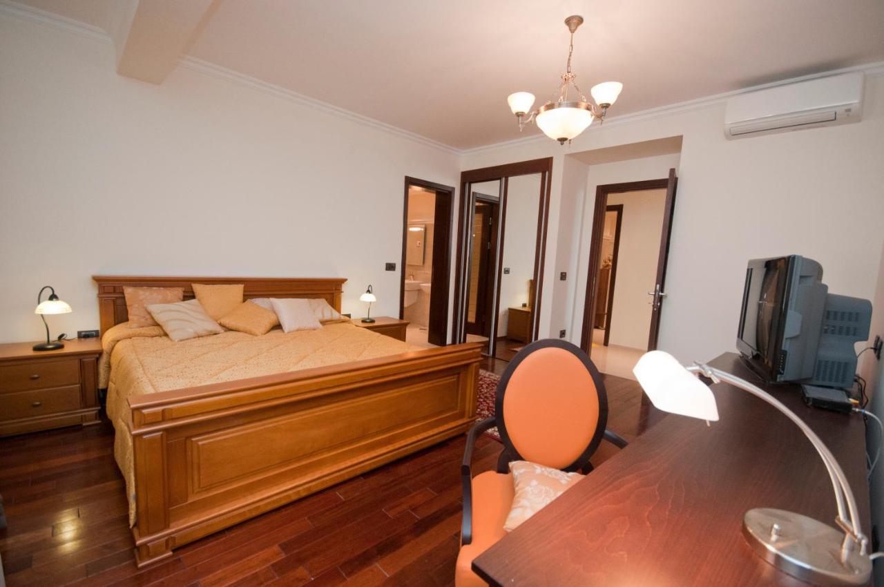 St.George Apartments Petrovac Buitenkant foto